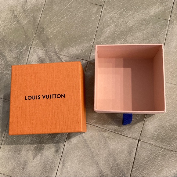 🎁 Authentic LOUIS VUITTON empty, small gift box. - Picture 2 of 5